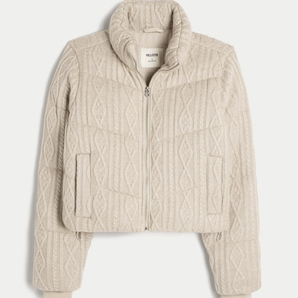 Hollister Women's Beige Patterned Puffer Jacket